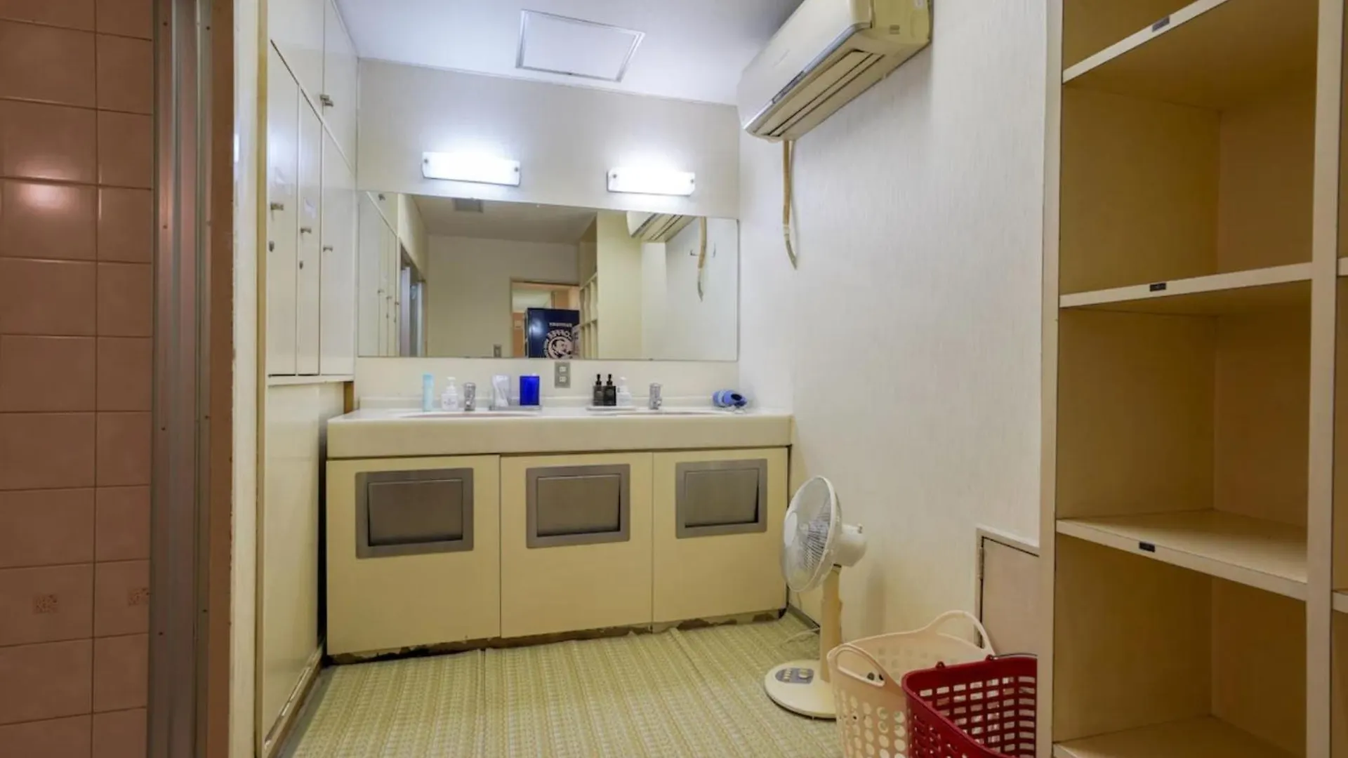 Male Only Capsule Inn Hamamatsucho - Vacation Stay 68799V Tokió Szálloda
